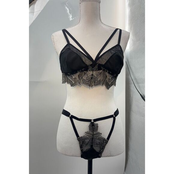 Black & Gold Embroidered Lingerie Set – Size Large – Sheer Lace & Mesh – Adjusta - Picture 8 of 12